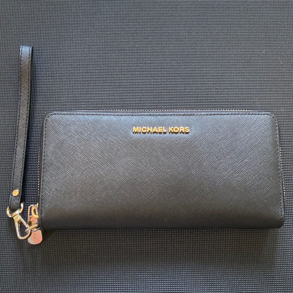 ❤️SOLD❤️Michael Kors Wristlet